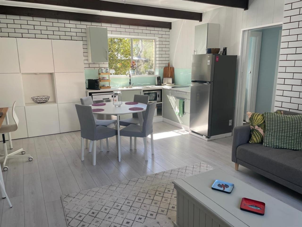 Modern With Private Patio Apartment